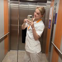 deblondeverpleegkundige