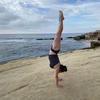 handstand80