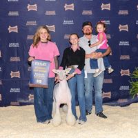 girl_in_the_black_shirt
