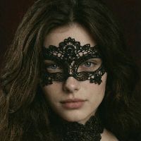 cami.noir.velvet
