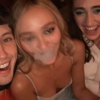 trenchcoatbuttonedtothet