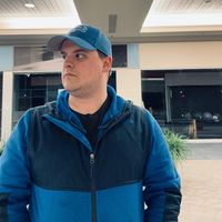 No one tries to kiss Carly