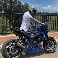 otro.man.en.moto