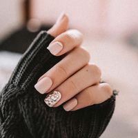 bettys_nail