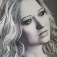 ВІДДАЛА Б УСЕ НА СВІТІ