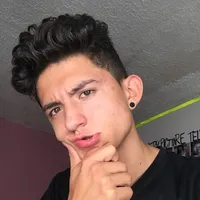 Hola mi nombre es Russell