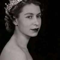 royalty_with_tea
