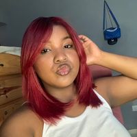 who_is_she070