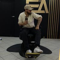 alex_barber_tattoo_shop