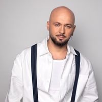 Притулись обійми