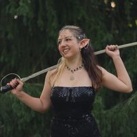 the.guard.girl