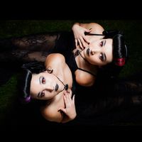 glamorous_spooky_twins