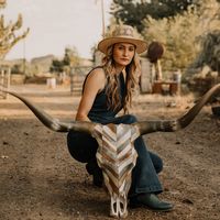 courtneyscustomcowskulls