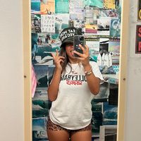 nellyybaee._