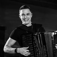 PHOTOGRAPH Cover Arthur Calgaro Acordeon
