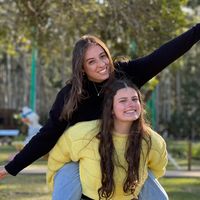 two.girls.luanaecarol