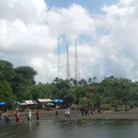 Tertawa Penyanyi