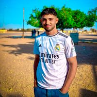صديق نموشى