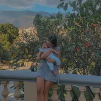 Que se acostumbre a mis brazos