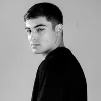 Девочка брюнетка