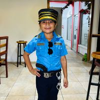 la.nia.policia