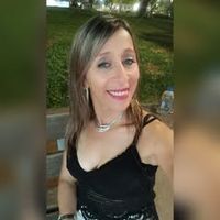 abuela.feliz.gris