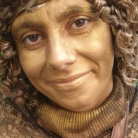 goldladystatueofficial