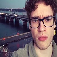 девочка в кампусах soon