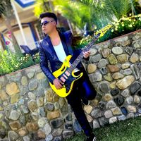 micky_guitar_