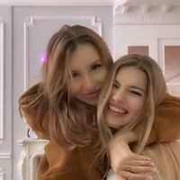 mona_x_julka_fanpage