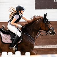 ulya_love_horse