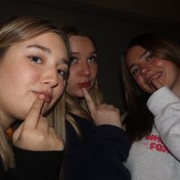 ilookstraightbutimnot