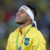 Cruza a mão no ombrinho