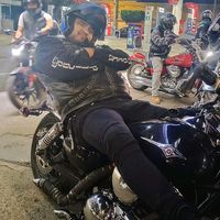 El Komander besa a José torres