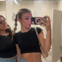 follow meee taytlaurel