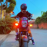 chicaa_biker