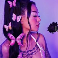 hellen_wings