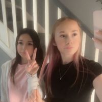 layla_and_mia077