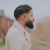 Adab Se Haath Baande Un Ke Roze Par