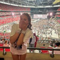 cass.is.fangirling