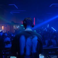 Streit Mit Dem Mond x Party Shaker by Adrian