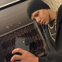 denis_mustaa