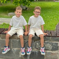 akn_twins