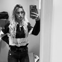 poppyburge2210