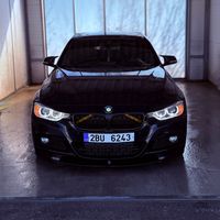 black.bmw.f30