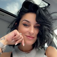 esra_ay1