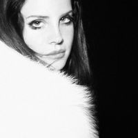 lizzy.gas.station.queen