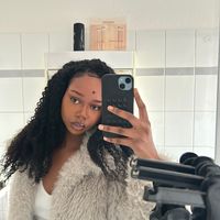 sihamnextdoor