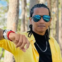 Dekhti Hoo Mujhe Dekhti Hoo Jahaan