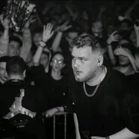 Trecând peste toate Credit Nimeni altu